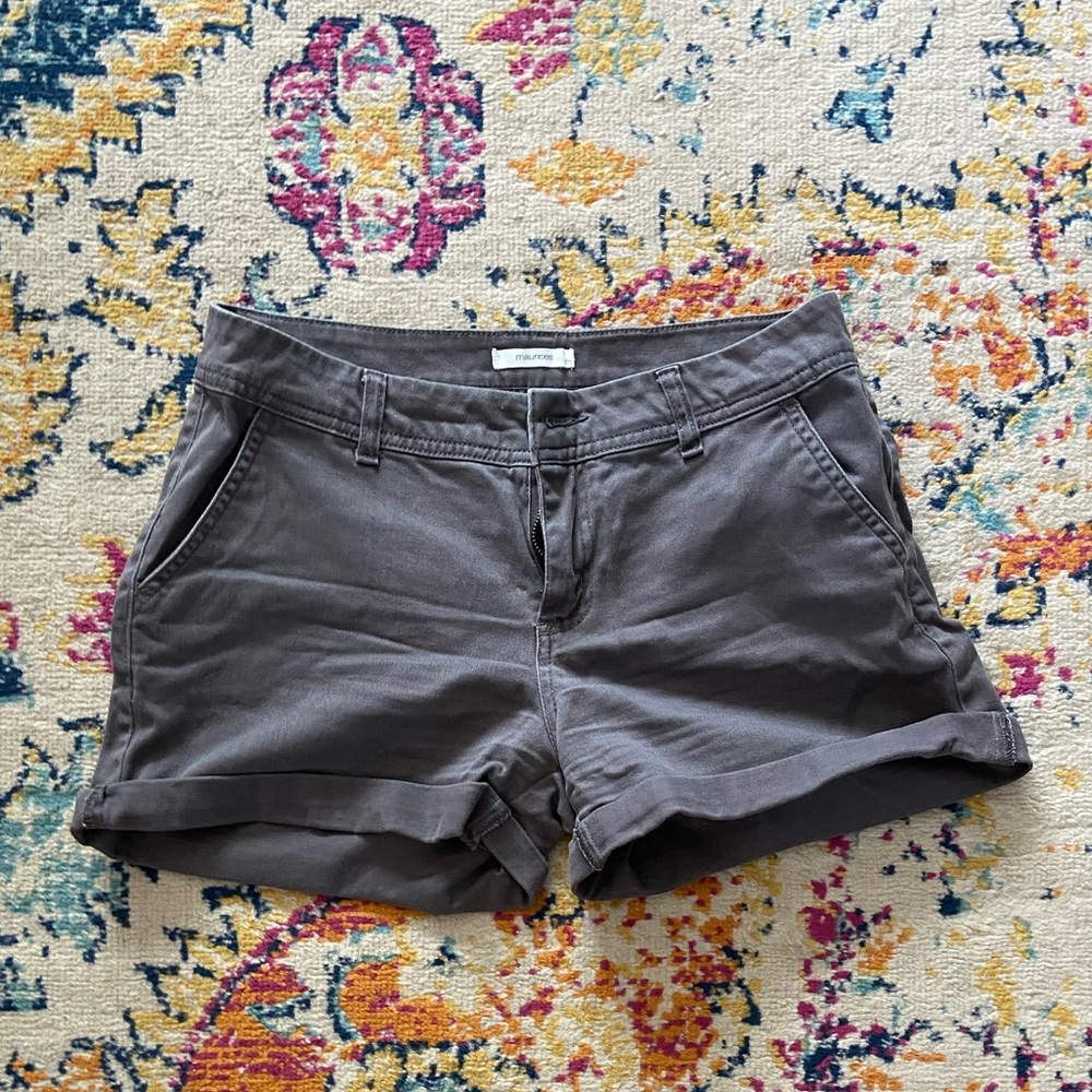 Gray cotton cuffed short